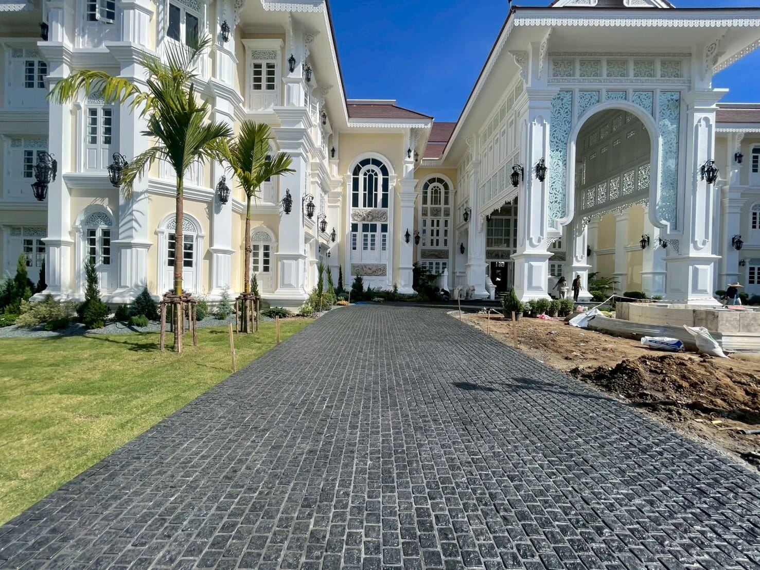 หินลูกเต๋าปูพื้น COBBLESTONE แบบแผ่นสำเร็จ MODERN DECOR ผิวธรรมชาติ ข้างตัดเรียบ โม่ลบมุม 50X55X3 ซม. หินธรรมชาติแกรนิตสีดำ ลายเรียงสลับ_6